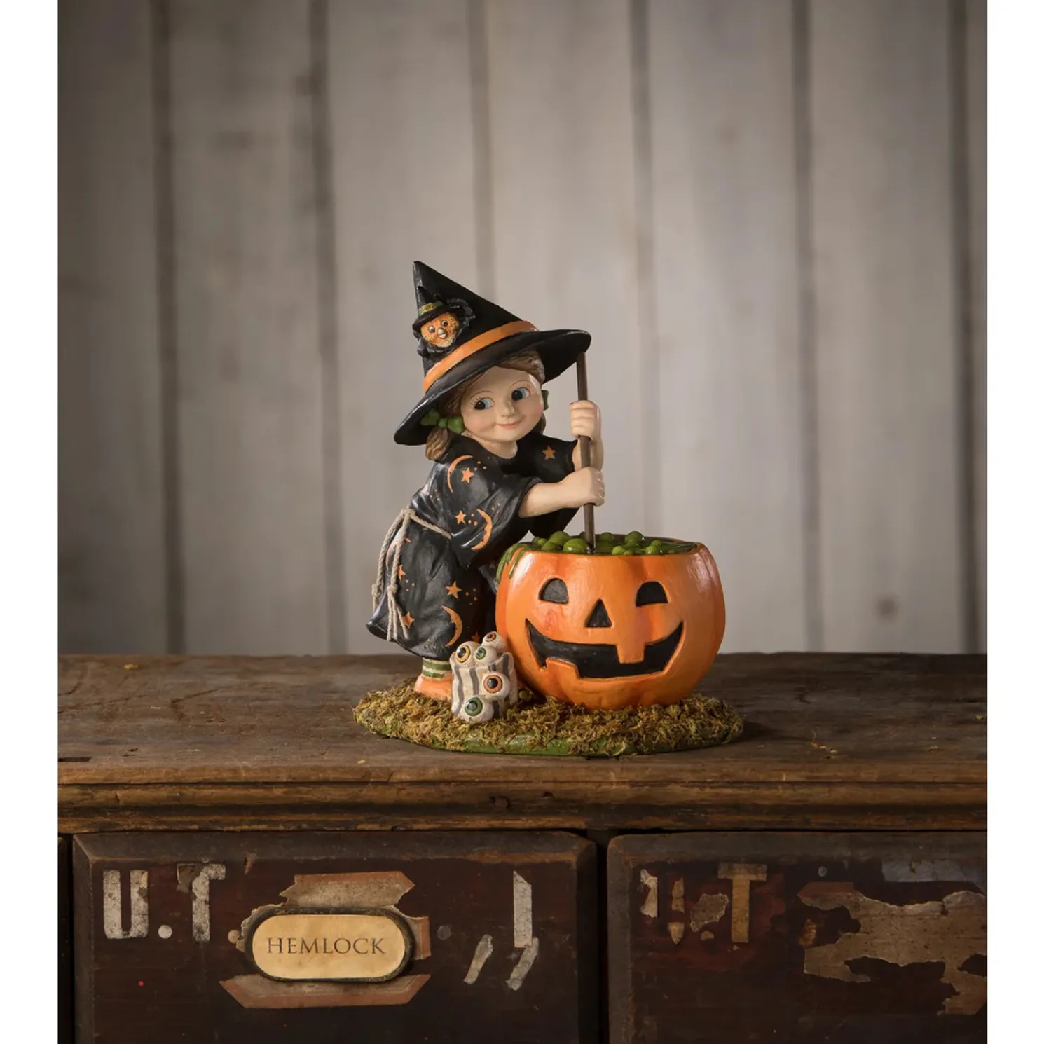 Bethany Lowe 5.75" Pumpkin Brewing Piper Halloween Witch Figure TD3136