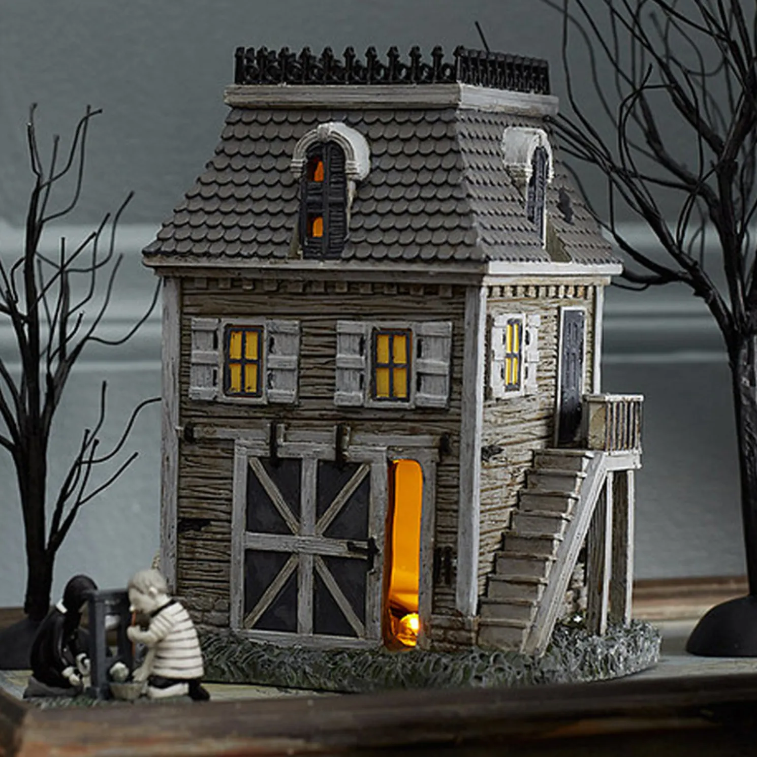 Department 56 Addams Family Village The Carriage House 6004825