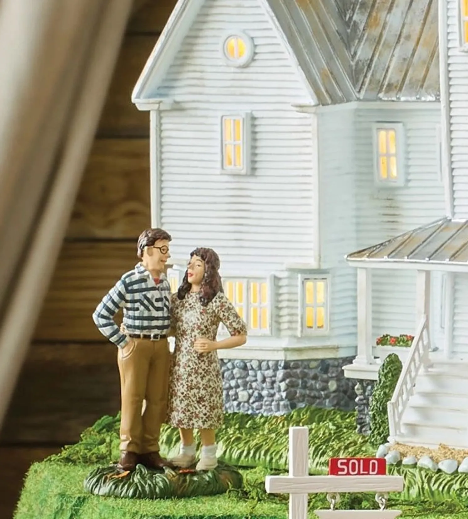 Department 56 Beetlejuice Village Mr. & Mrs. Maitland Figure Exclusive 6014734