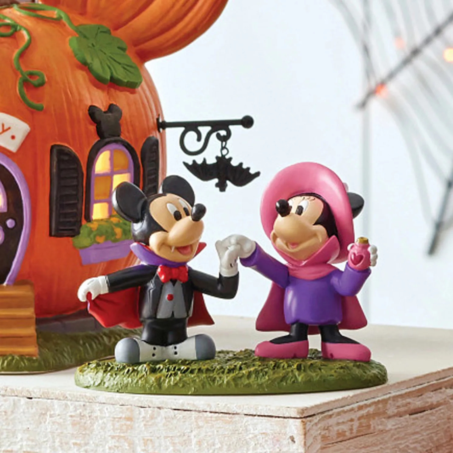 Department 56 Disney's Halloween Pumpkintown Village Mickey & Minnie's Costume Fun Figure 6007728