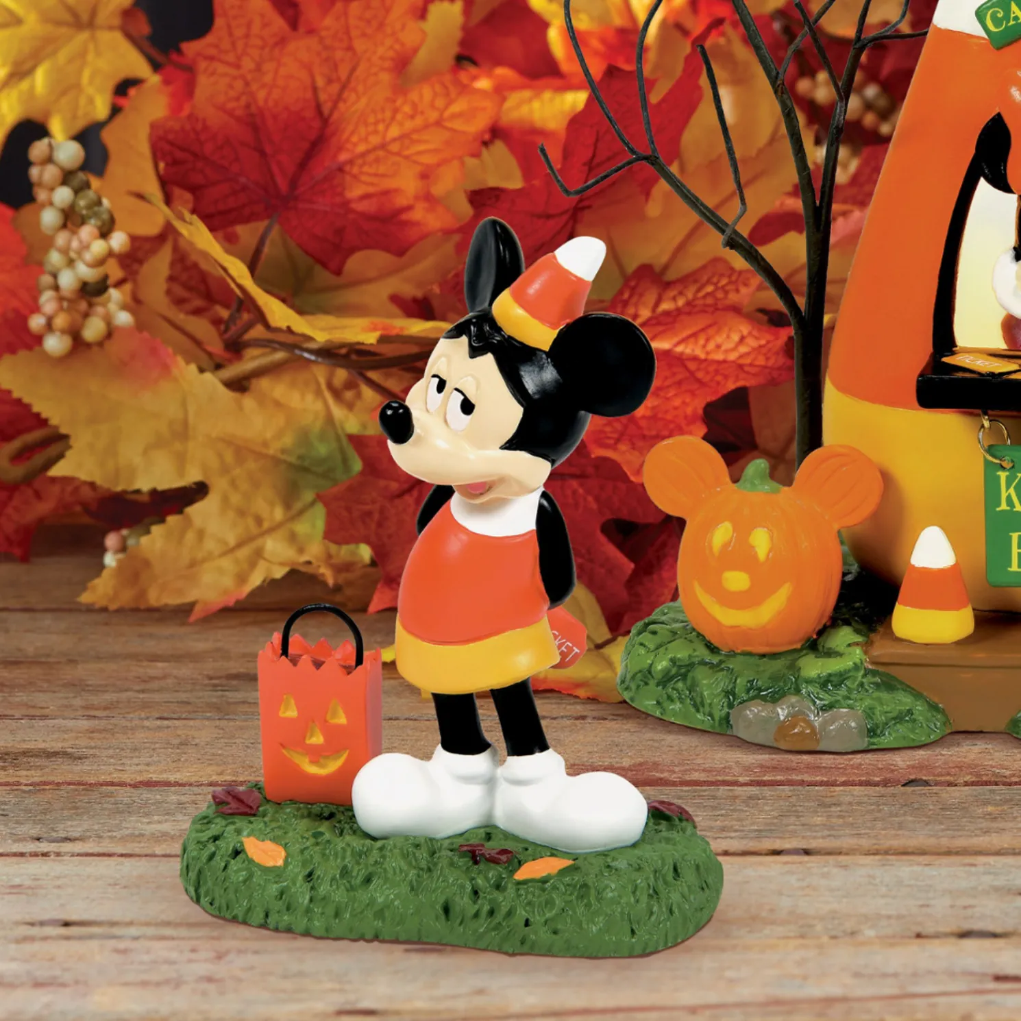 Department 56 Disney's Halloween Village Mickey's Pumpkintown Mickey Buys A Ticket Figure 6013681
