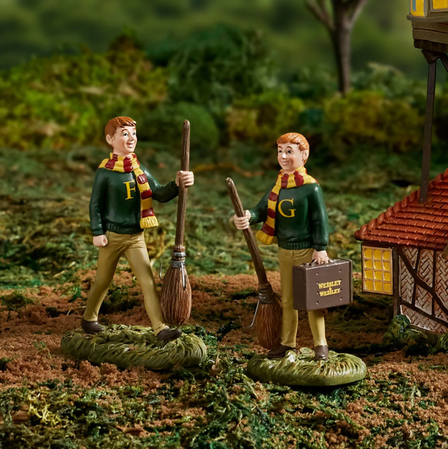 Department 56 Harry Potter Village Fred and George Weasley Figure 6003332