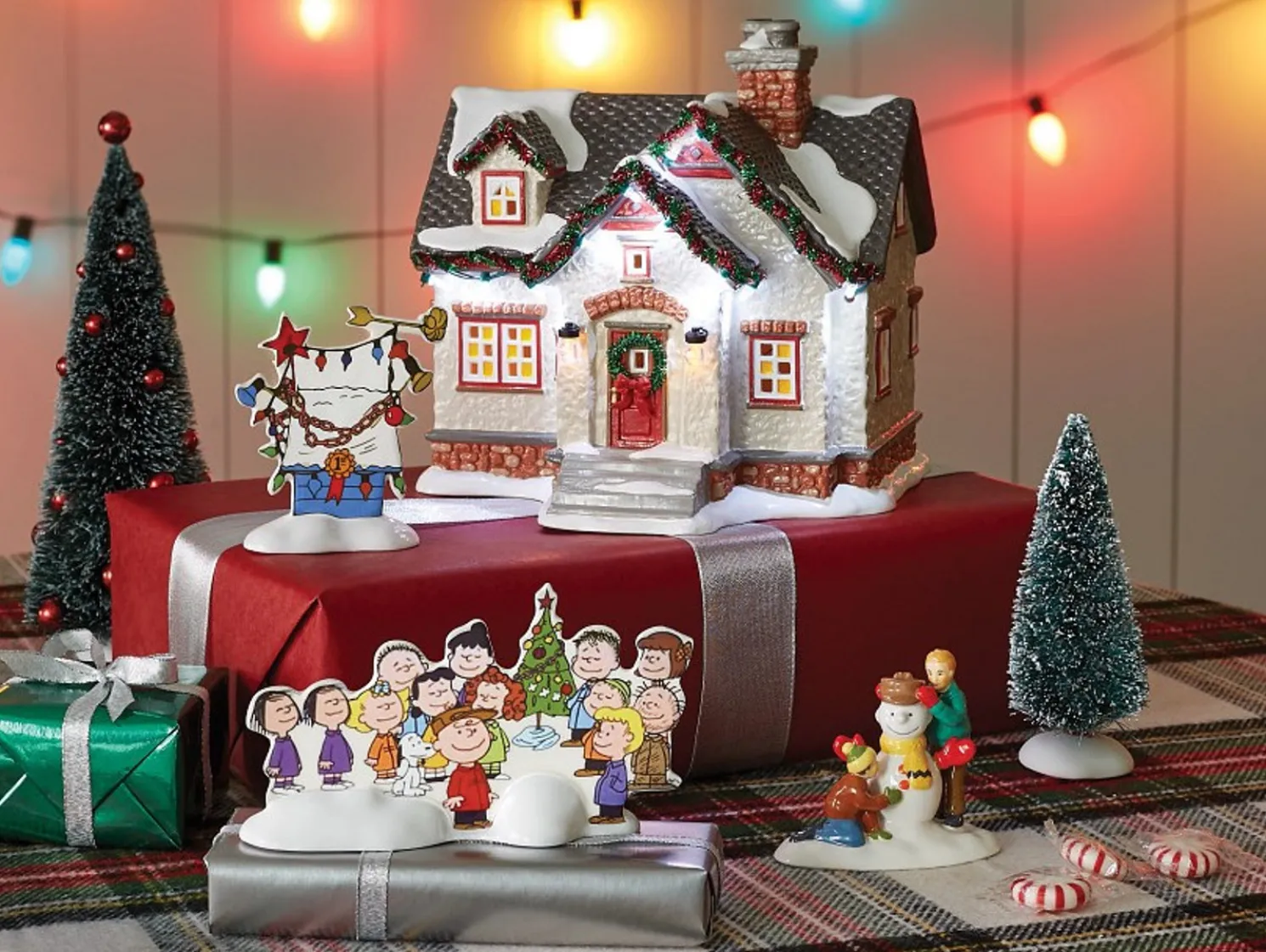 Department 56 Snow Village The Peanuts House Set 6007629