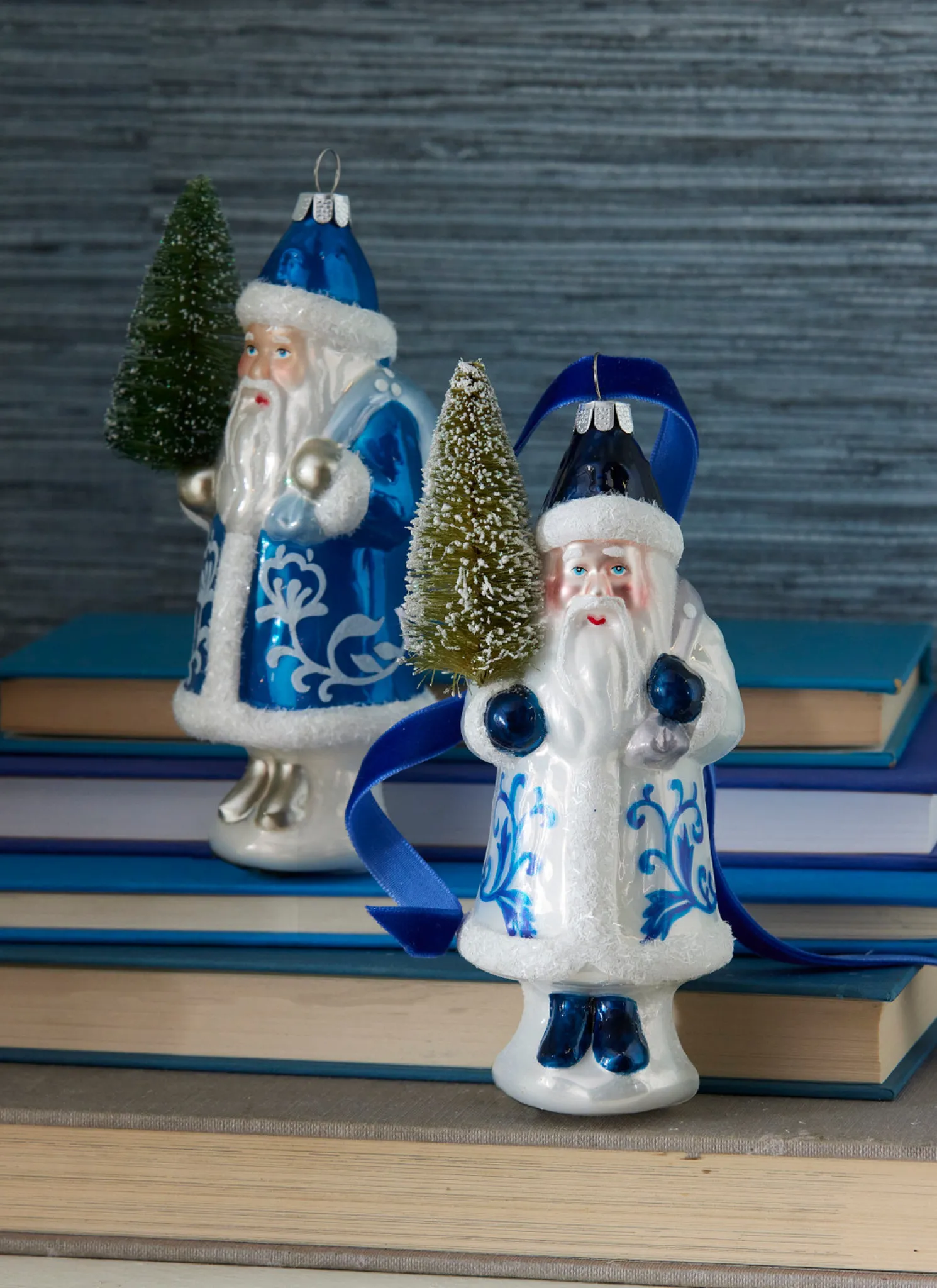 Raz 5.5" Delft Santa with Tree Glass Christmas Ornament 4352893