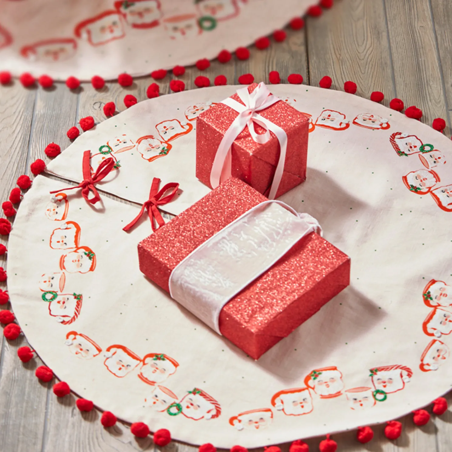 Raz 52" Pink Santa Mug Christmas Tree Skirt 4319327