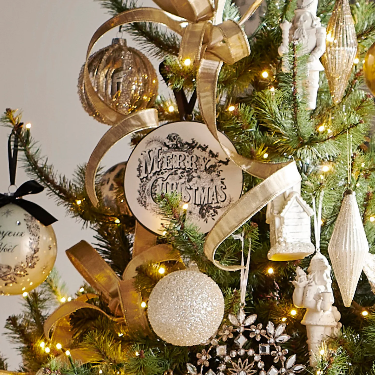 Raz 6" Vintage Merry Christmas Disc Christmas Ornament 4536523