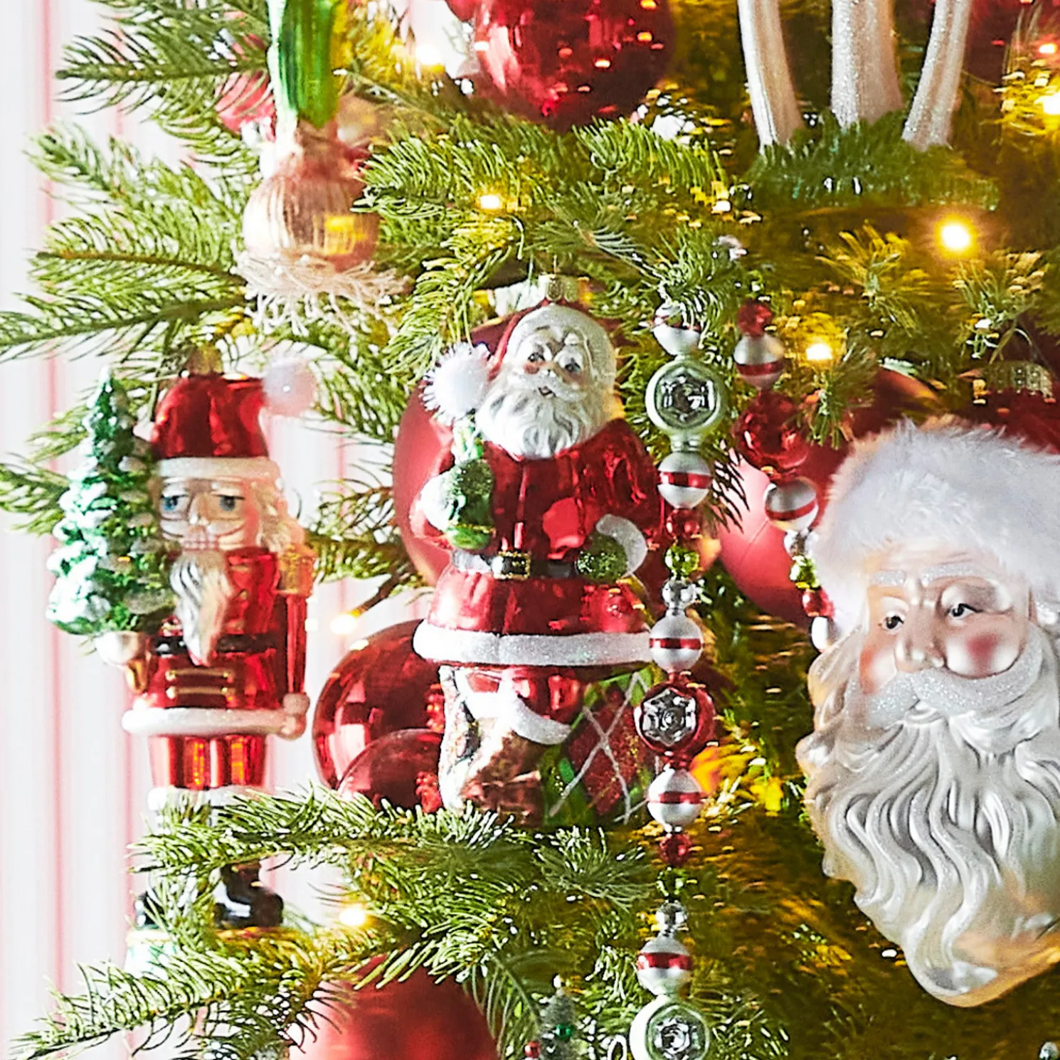 Raz Eric Cortina 6" Santa's Coming to Town Glass Christmas Ornament 4553110