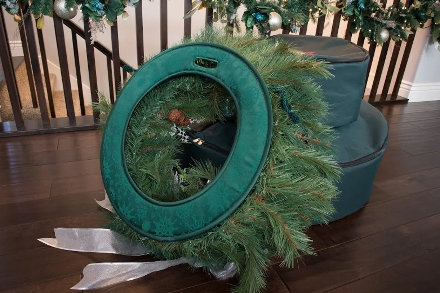 Village Lighting Deluxe Door Saver For Christmas Wreaths V-11101-DLX